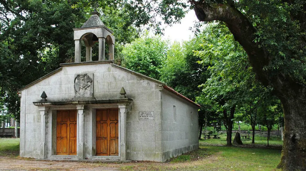 Capilla de Santiaguiño, Mos :: Albergues del Camino de Santiago Capilla de Santiaguiño, Mos :: Albergues del Camino de Santiago
