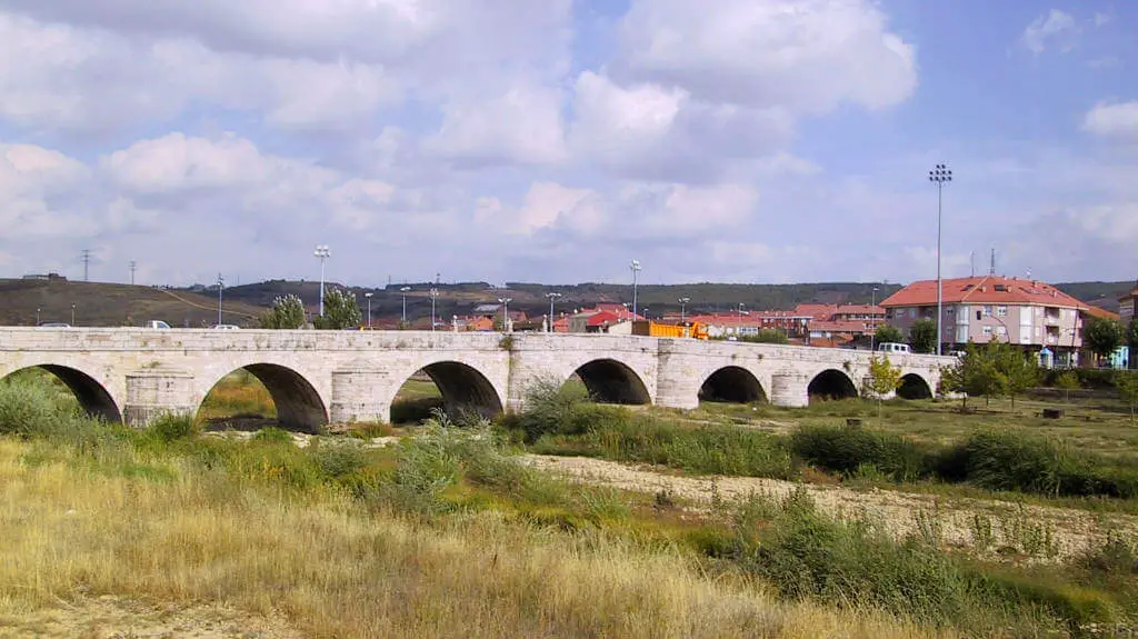 Puente Castro, León - Camino Francés (Etapa de Mansilla de las Mulas a León) :: Guía del Camino de Santiago Puente Castro, León - Camino Francés (Etapa de Mansilla de las Mulas a León) :: Guía del Camino de Santiago