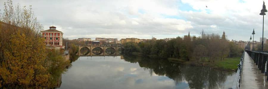 El río Ebro a su paso por Logroño, La Rioja :: Albergues del Camino de Santiago El río Ebro a su paso por Logroño, La Rioja :: Albergues del Camino de Santiago