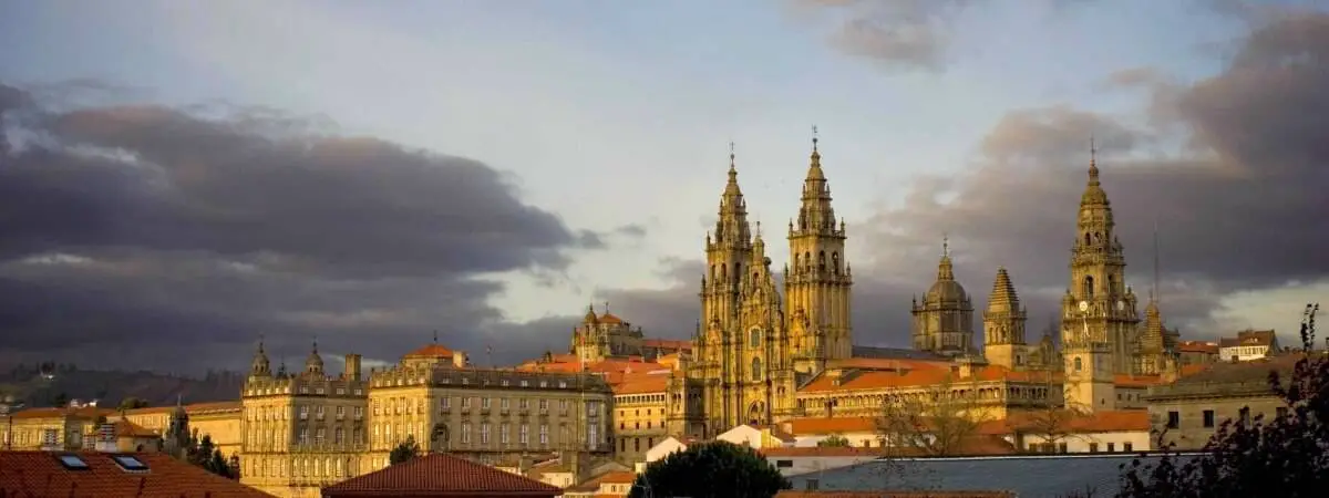 Vista de las torres de la Catedral de Santiago :: Guía del Camino de Santiago