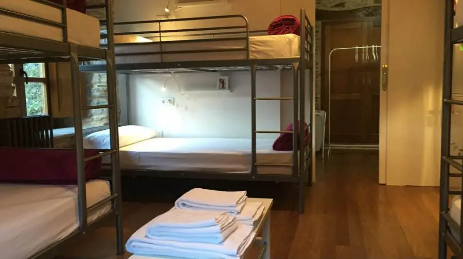 Albergue Rincón del Apóstol, Ambasmestas, León :: Albergues Camino Santiago