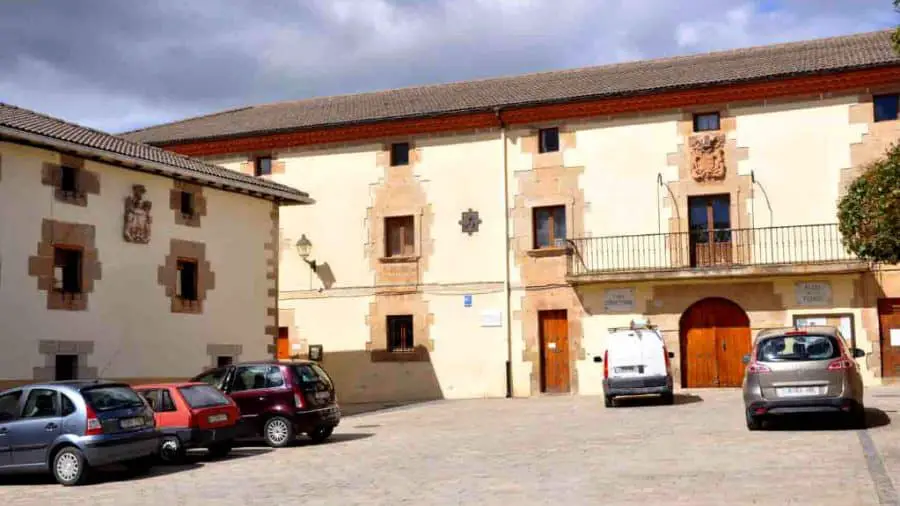 Plaza de los Fueros, Mañeru, Navarra - Camino Francés :: Guía del Camino de Santiago Plaza de los Fueros, Mañeru, Navarra - Camino Francés :: Guía del Camino de Santiago