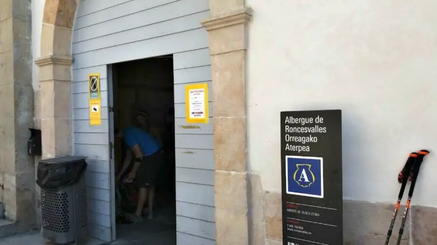 Albergue de peregrinos de la Real Colegiata de Roncesvalles, Navarra :: Albergues del Camino de Santiago
