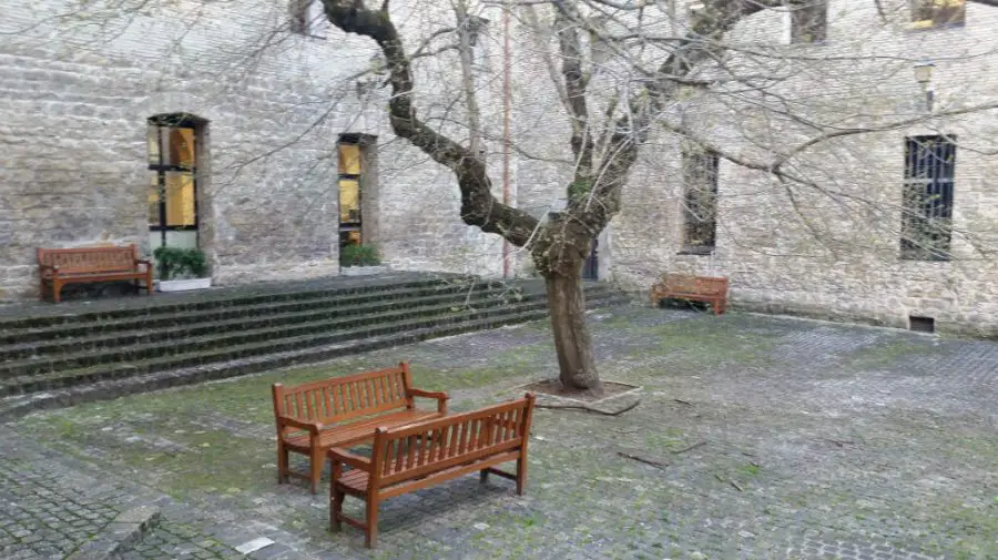 Albergue peregrinos de de Jesús y María, Pamplona :: Albergues del Camino de Santiago