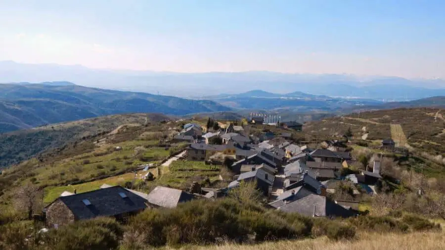 Albergue La Casa del Peregrino, El Acebo – Camino de Santiago Francés