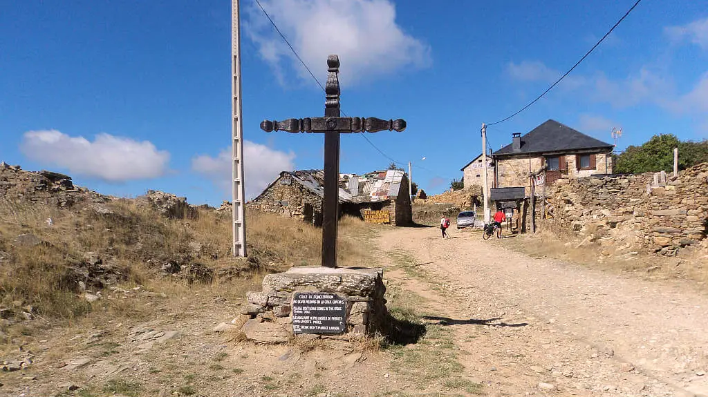 Foncebadón, León - Camino Francés :: Albergues del Camino de Santiago