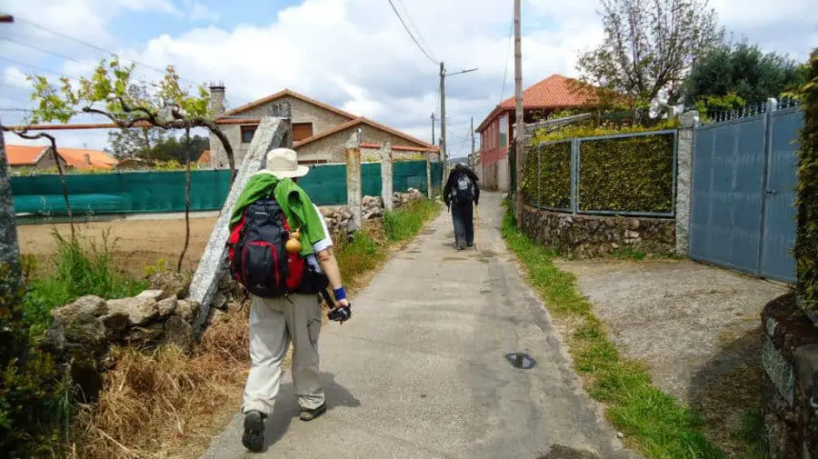 El Camino Portugués atravesando Tivo, Pontevedra - Camino Portugués (Etapa de Pontevedra a Caldas de Reis) :: Guía del Camino de Santiago