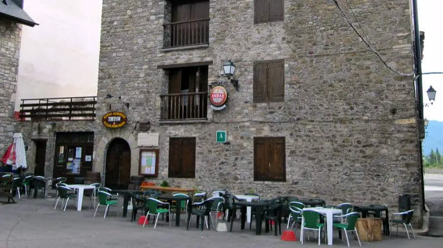 Albergue Tritón, Villanúa - Camino Aragonés :: Albergues del Camino de Santiago