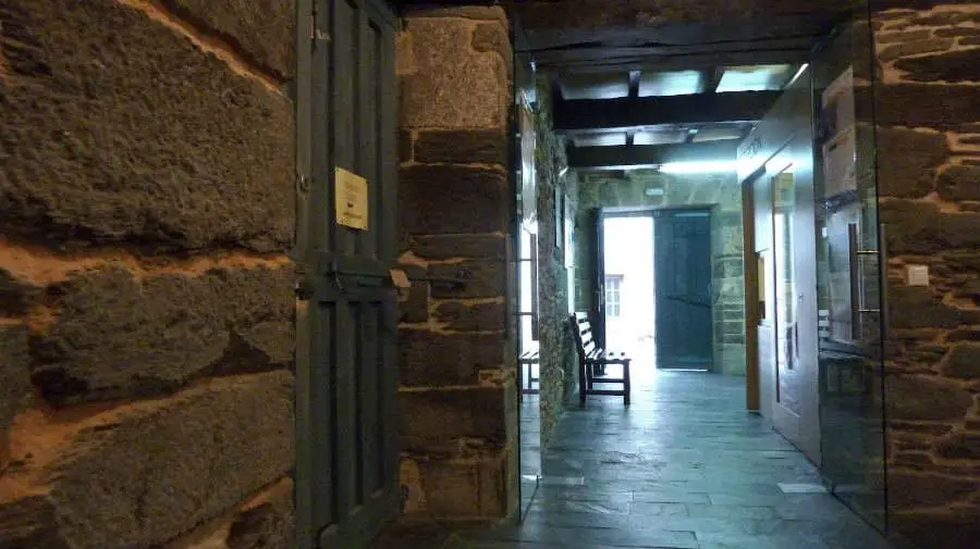 Albergue de peregrinos de la Xunta de Galicia, Arzúa - Camino Francés :: Albergues del Camino de Santiago