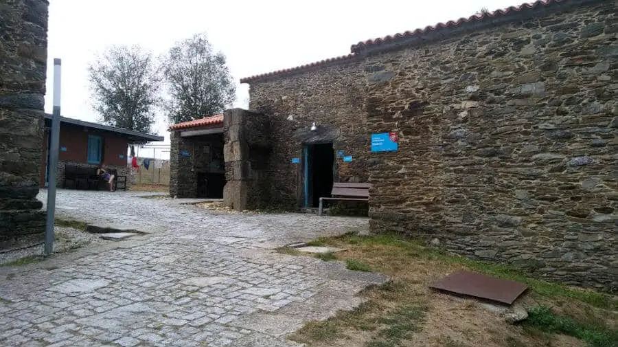 Albergue de peregrinos de la Xunta de Galicia, Ribadiso da Baixo - Camino Francés :: Albergues del Camino de Santiago