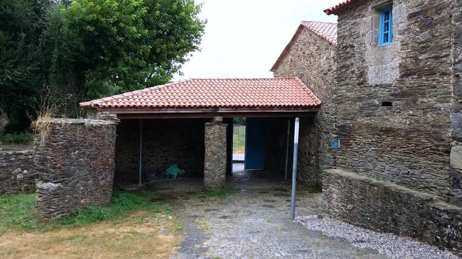 Albergue de peregrinos de la Xunta de Galicia, Ribadiso da Baixo - Camino Francés :: Albergues del Camino de Santiago