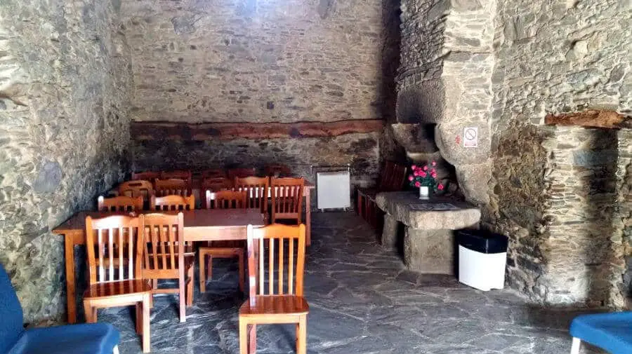 Albergue de peregrinos de la Xunta de Galicia, Ribadiso da Baixo - Camino Francés :: Albergues del Camino de Santiago