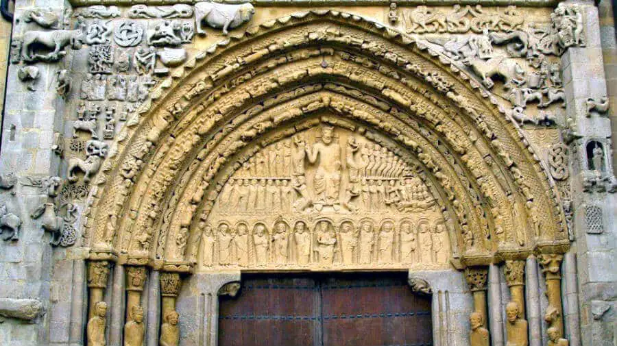 Portada románica de la iglesia de Santa María, Sangüesa, Navarra, Camino Aragonés :: Albergues del Camino de Santiago