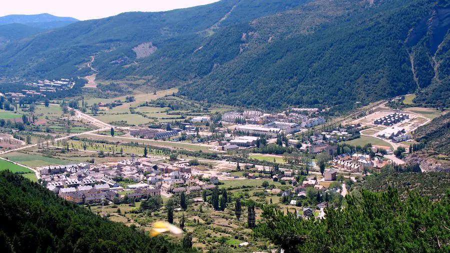 Villanúa, Huesca, Camino Aragonés :: Albergues del Camino de Santiago Villanúa, Huesca, Camino Aragonés :: Albergues del Camino de Santiago
