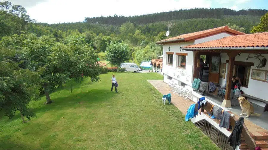 Albergue La Cabaña del Abuelo Peuto, Güemes (Cantabria) - Camino del Norte :: Albergues del Camino de Santiago