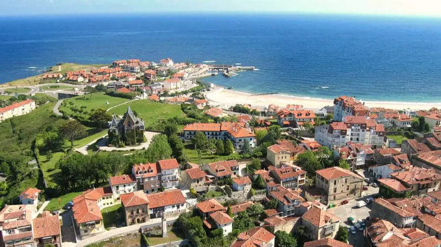 Vista de Comillas (Cantabria - Camino del Norte) :: Albergues del Camino de Santiago