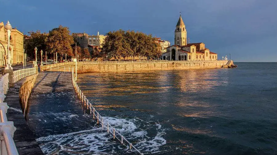 Gijón, Asturias - Camino del Norte :: Albergues del Camino de Santiago