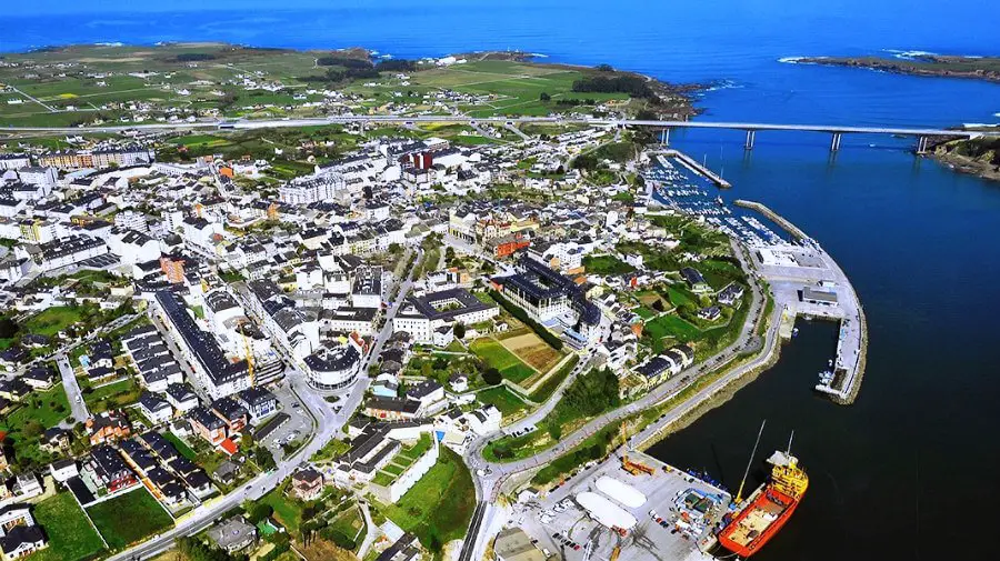 Vista aérea de Ribadeo - Camino del Norte :: Albergues del Camino de Santiago