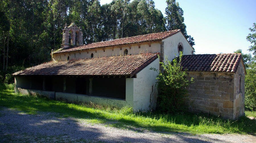 Iglesia de Santa María, Sebrayo (Villaviciosa - Asturias) :: Albergues del Camino de Santiago