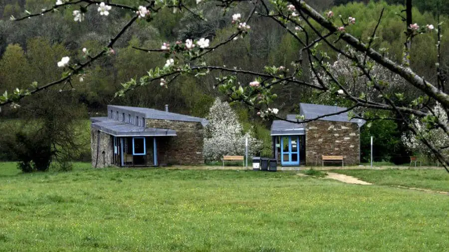 Albergue de peregrinos de la Xunta de Galicia, Triacastela, Lugo - Camino Francés :: Albergues del Camino de Santiago
