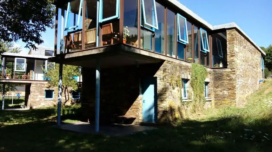 Albergue de peregrinos de la Xunta de Galicia, Triacastela, Lugo - Camino Francés :: Albergues del Camino de Santiago