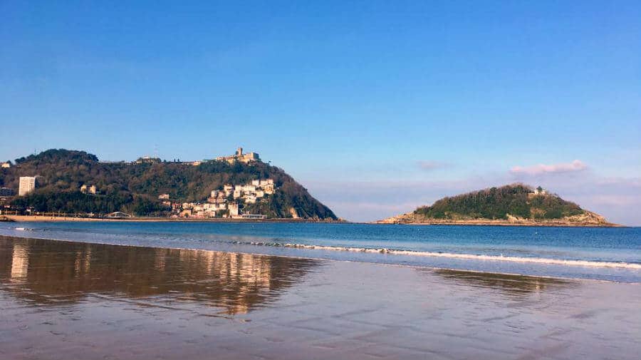 Playa de La Concha y Monte Igueldo, San Sebastián, Guipúzcoa - Camino del Norte :: Albergues del Camino de Santiago