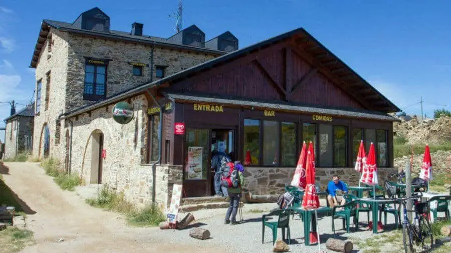 Albergue Roger de Lauria, Foncebadón, León - Camino Francés :: Albergues del Camino de Santiago