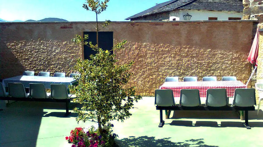 Albergue de peregrinos parroquial Apóstol Santiago, El Acebo, León - Camino Francés :: Albergues del Camino de Santiago