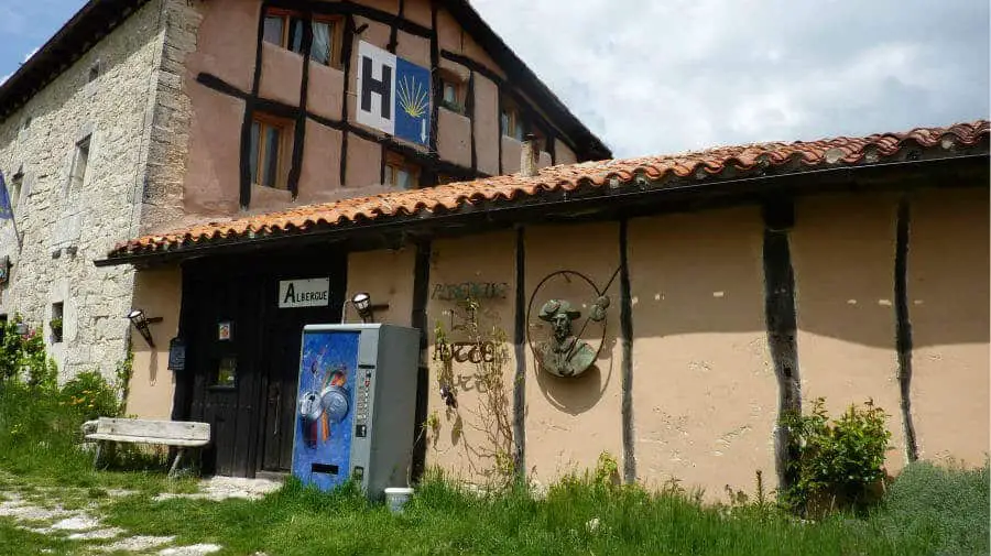 Albergue de peregrinos La Hutte, Atapuerca, Burgos - Camino Francés :: Albergues del Camino de Santiago