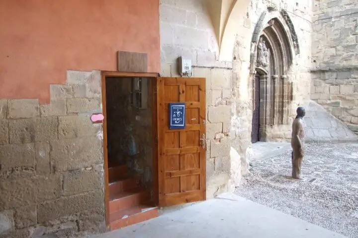 Albergue de peregrinos de la Parroquia de Santa María, Viana, Navarra - Camino Francés :: Albergues del Camino de Santiago
