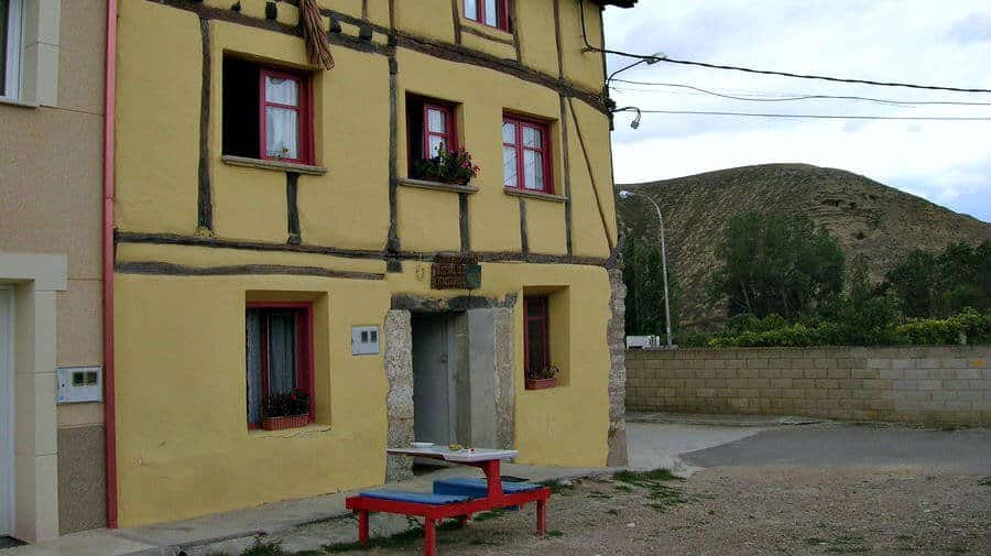 Albergue de peregrinos parroquial San Francisco de Asís, Tosantos, Burgos - Camino Francés :: Albergues del Camino de Santiago