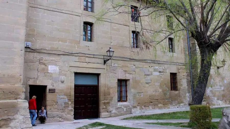 Hospital de peregrinos San Juan Bautista, Grañón, La Rioja - Camino Francés :: Albergues del Camino de Santiago