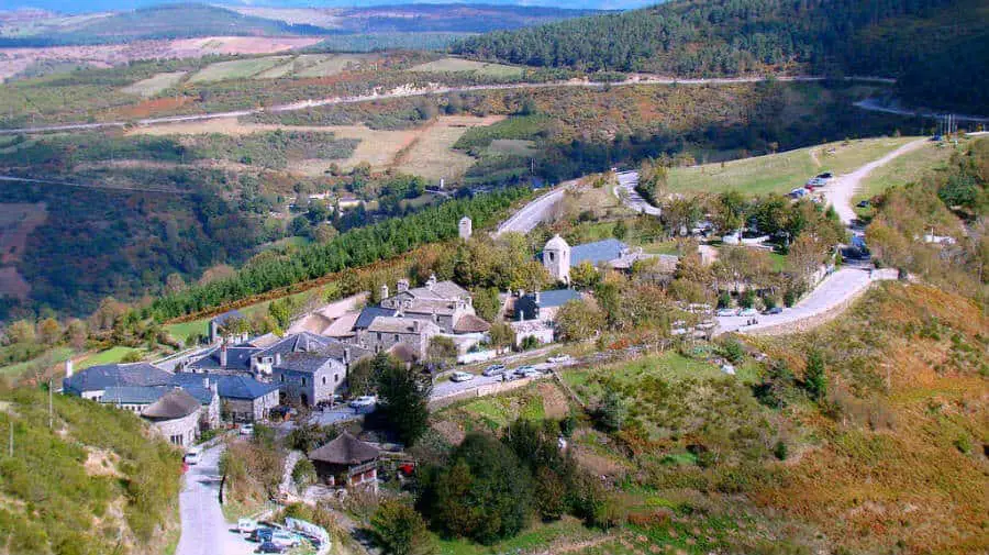 Vista aérea de O Cebreiro, Lugo, Camino Francés :: Albergues del Camino de Santiago