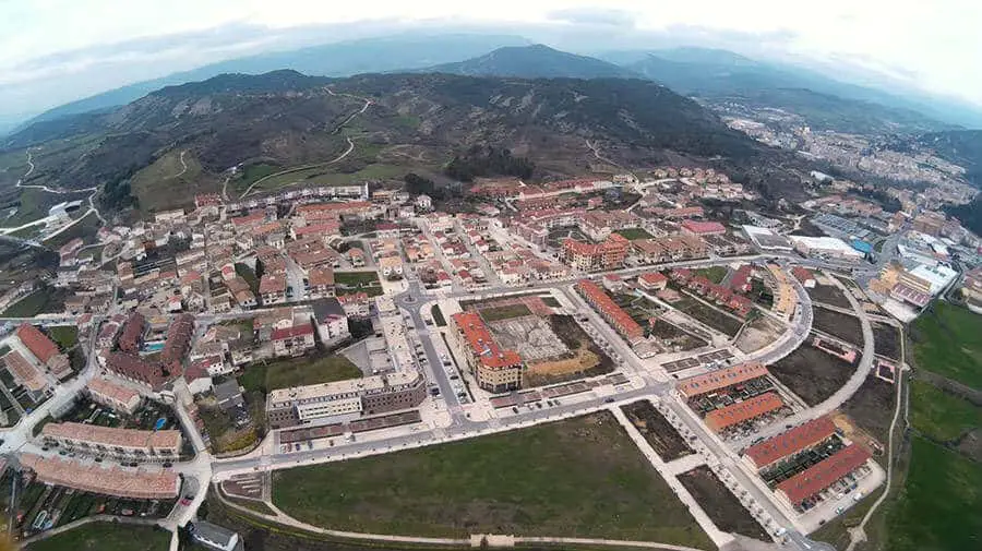 Vista aérea de Ayegui, Navarra - Camino Francés :: Guía del Camino de Santiago