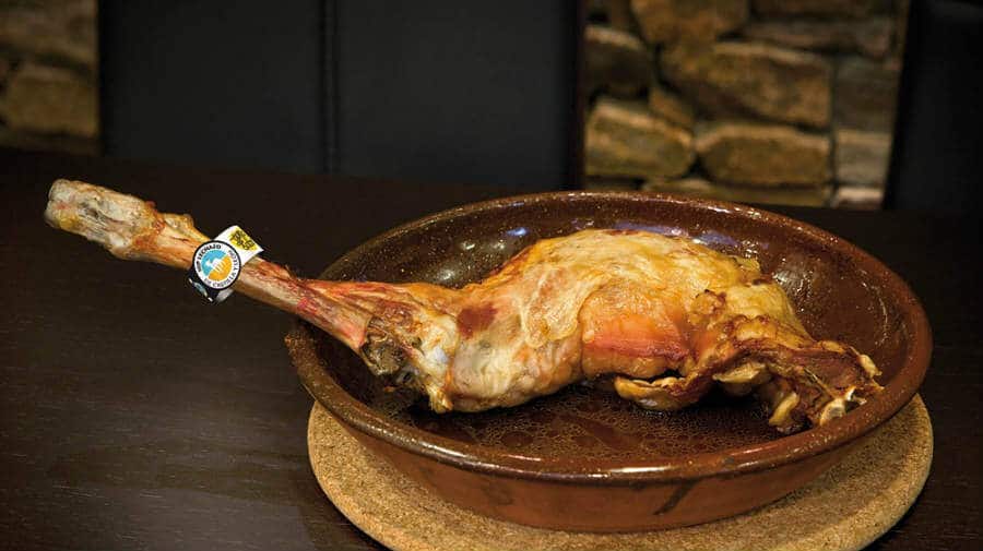 Lechazo asado de Burgos - Gastronomía en el Camino Francés :: Guía del Camino de Santiago