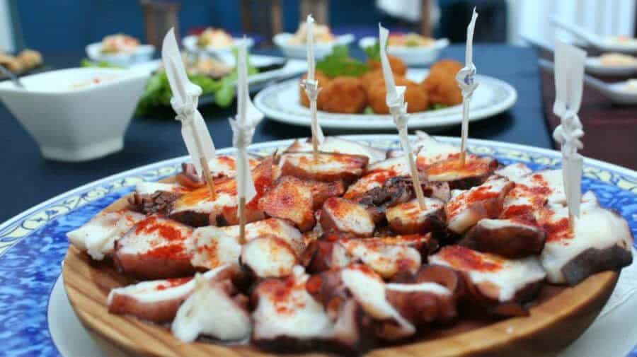 Pulpo á Feira, uno de los platos más típicos de Galicia :: Guía del Camino de Santiago