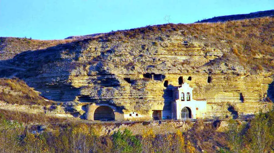 Iglesia rupestre de Tosantos, Burgos - Camino Francés (Etapa de Belorado a San Juan de Ortega) :: Guía del Camino de Santiago