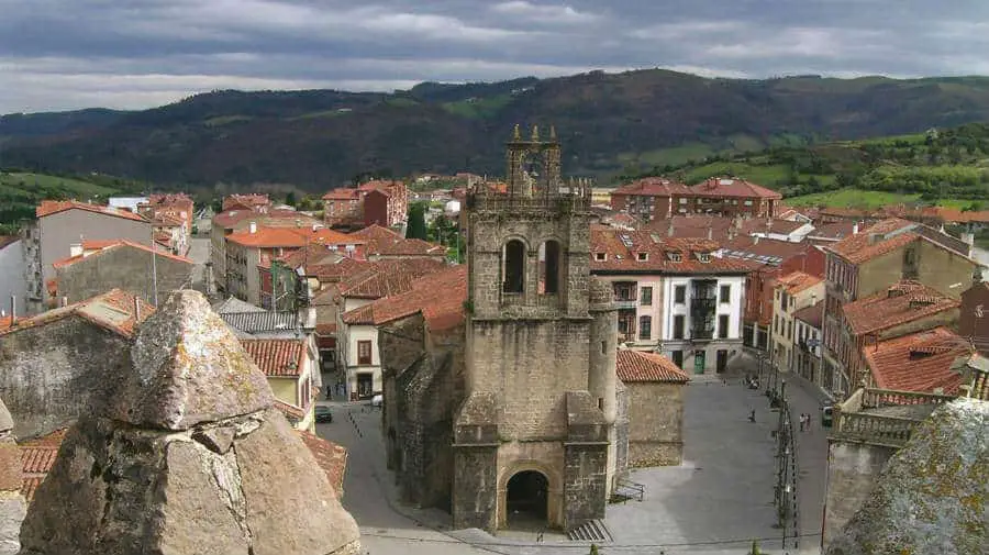 Colegiata de Santa María la Mayor, Salas, Asturias - Camino Primitivo :: Guía del Camino de Santiago