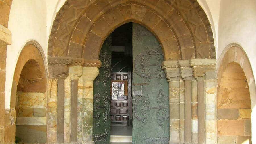 Iglesia de San Pedro, Tineo, Asturias - Camino Primitivo :: Guía del Camino de Santiago