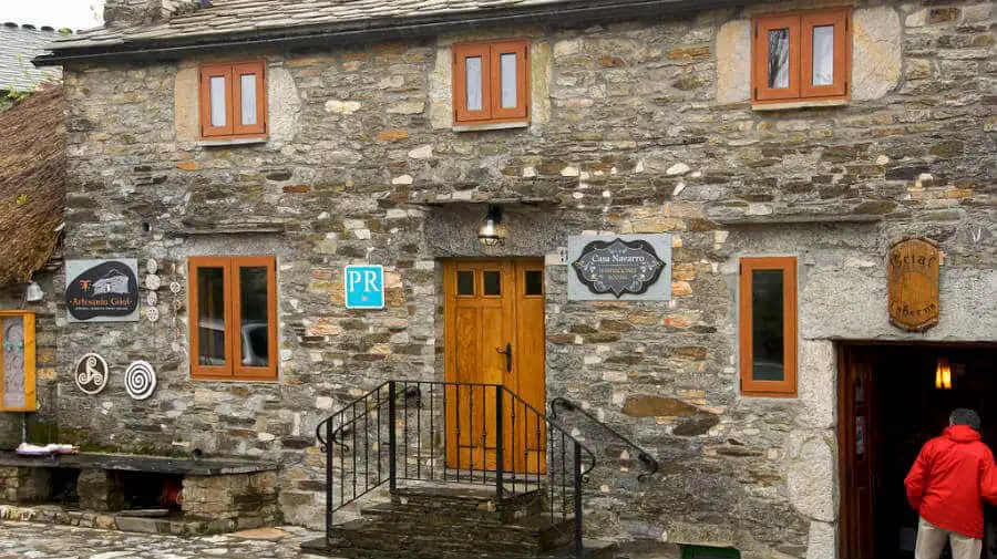 Casa Navarro, O Cebreiro, Lugo - Camino Francés :: Alojamientos del Camino de Santiago