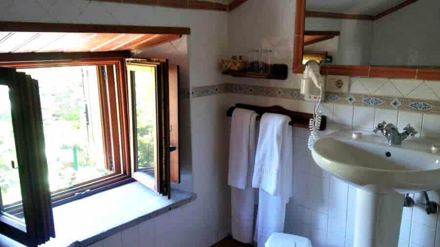 Casa Navarro, O Cebreiro, Lugo - Camino Francés :: Alojamientos del Camino de Santiago