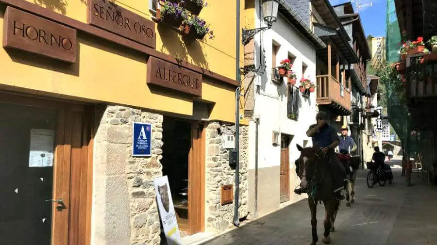 Albergue de peregrinos Señor Oso, Molinaseca, León - Camino Francés :: Albergues del Camino de Santiago