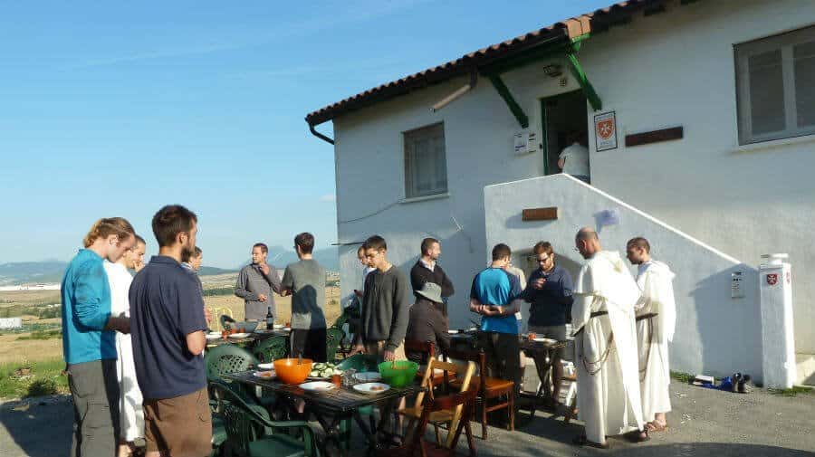 Albergue de peregrinos de la Orden de Malta, Cizur Menor, Navarra - Camino Francés :: Albergues del Camino de Santiago