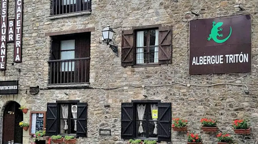 Albergue Tritón, Villanúa, Huesca - Camino Aragonés :: Albergues del Camino de Santiago