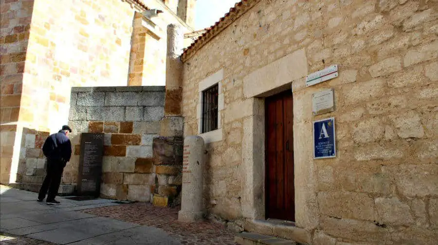 Albergue municipal de peregrinos de Zamora - Vía de la Plata :: Albergues del Camino de Santiago Albergue municipal de peregrinos de Zamora - Vía de la Plata :: Albergues del Camino de Santiago