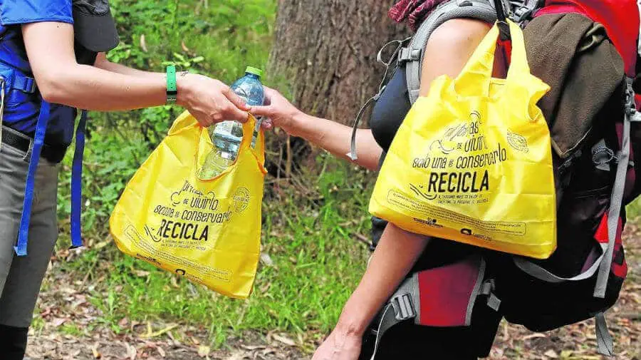 Ecoembes impulsa un Camino de Santiago concienciado con el reciclaje y libre de basuraleza :: Albergues del Camino de Santiago