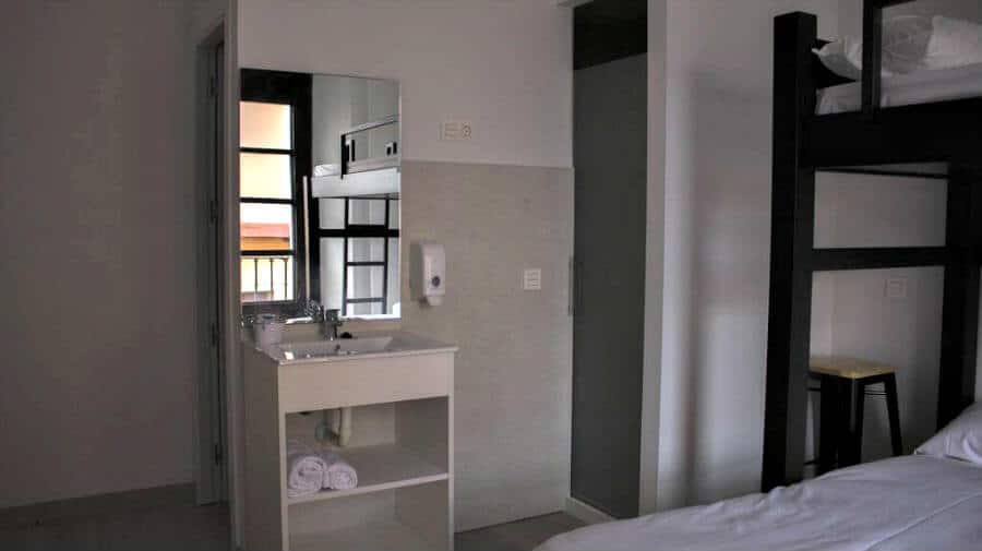 Albergue Hostel Palacio Jabalquinto, León - Camino Francés :: Albergues del Camino de Santiago