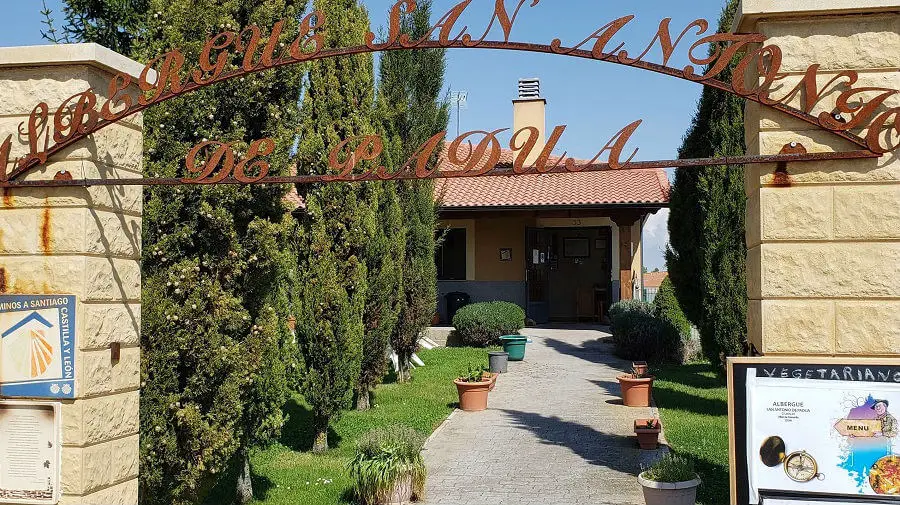 Albergue San Antonio de Padua, Villar de Mazarife, León - Camino Francés :: Albergues del Camino de Santiago