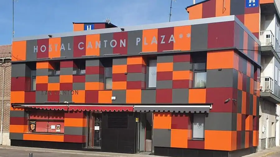 Hostal Cantón Plaza, Hospital de Órbigo, León - Camino Francés :: Alojamientos del Camino de Santiago