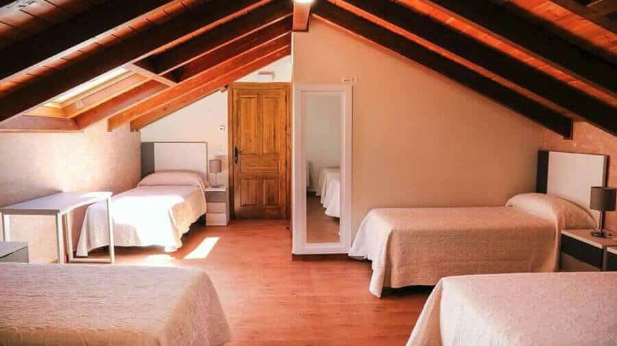 Hostal Saint James Way, Cacabelos, León - Camino Francés :: Alojamientos del Camino de Santiago